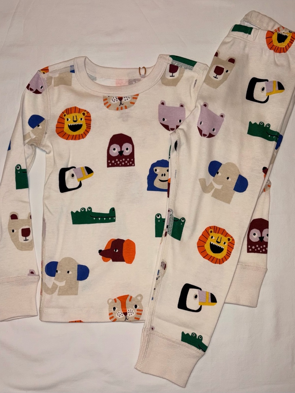 Quince kids pajama set featuring a cute allover animal print design sz 3T NW